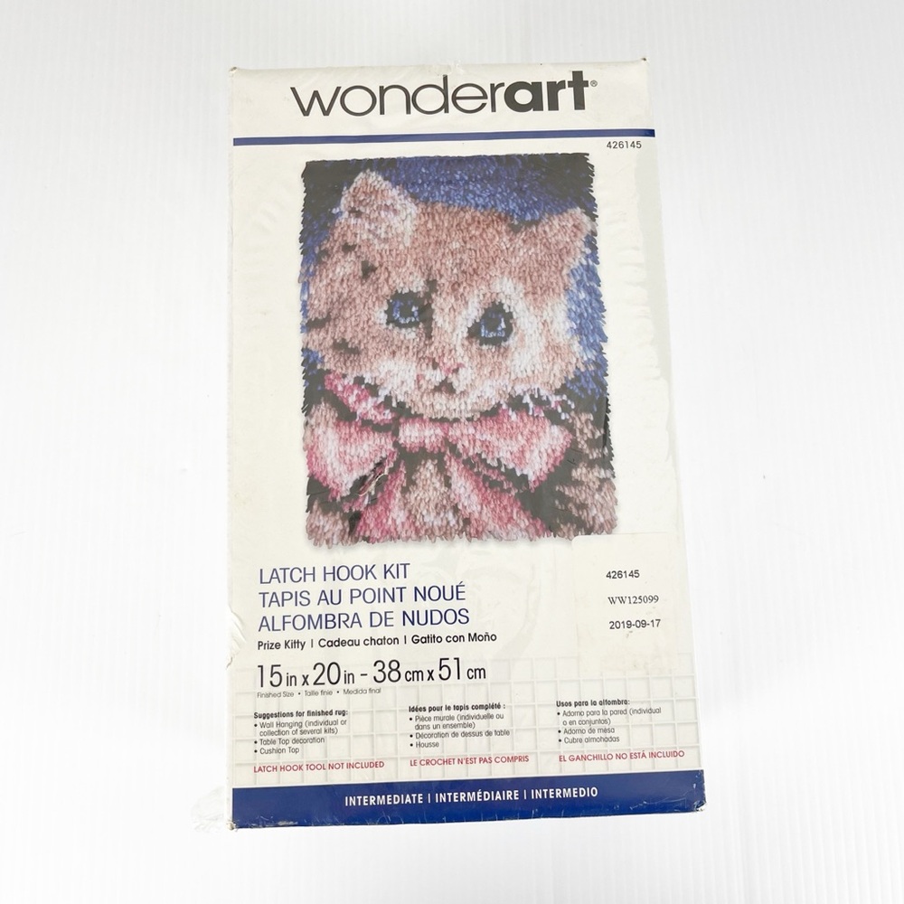 Wonderart Caron Prize Kitty Latch Hook Kit 15 x 20 inch Sealed 426145